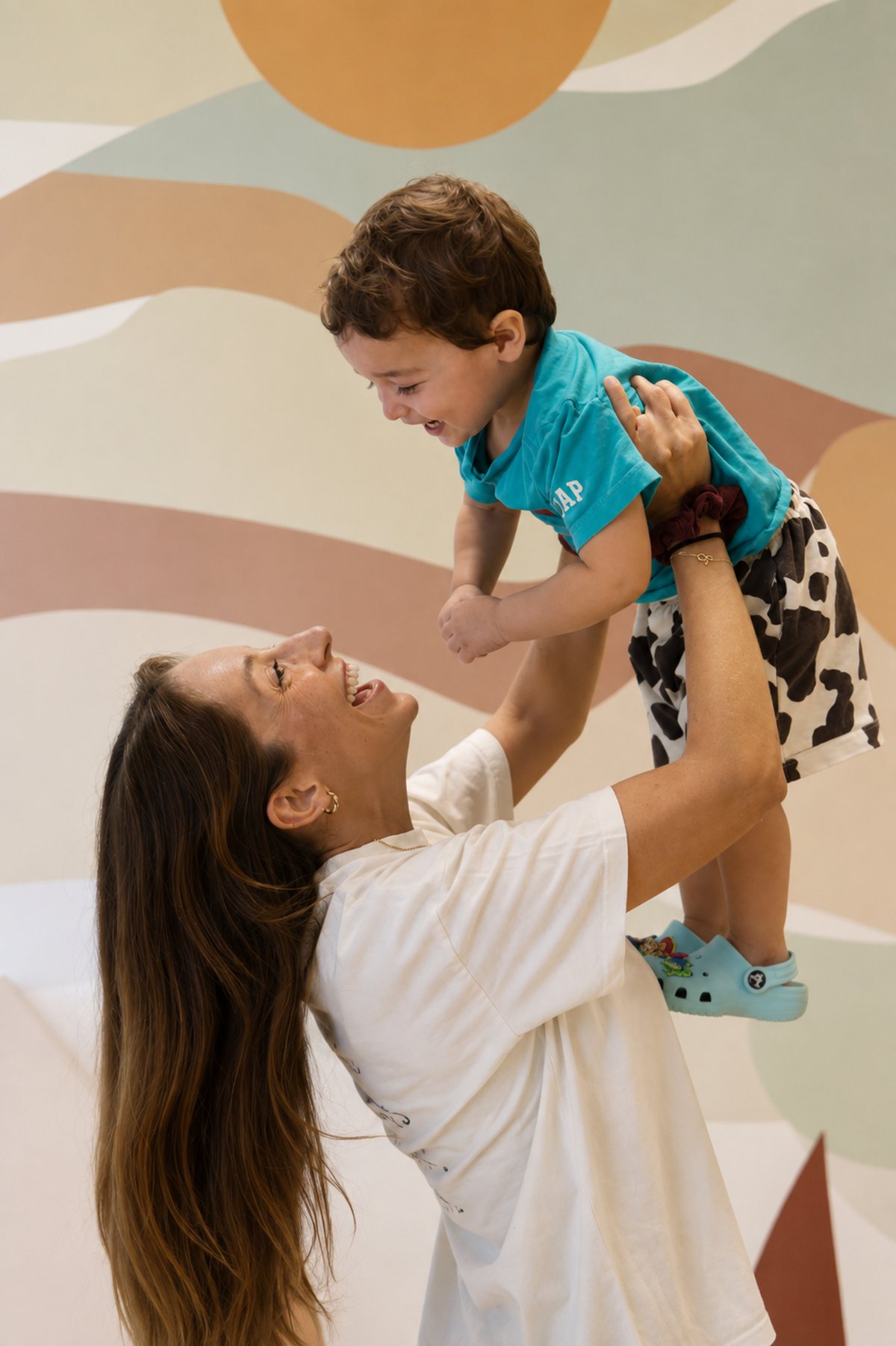 Un moment de complicité à Kids' Island